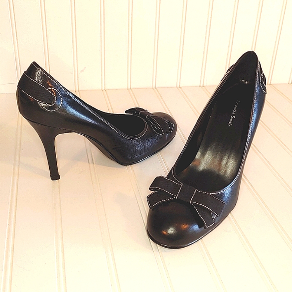 Amanda Smith Beau Black Leather Round Toe Bow Heels size 10